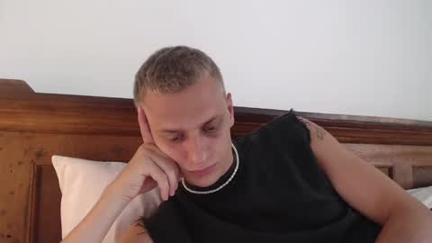 Snapshot of oscar_sssky chatting on February 7, 2025, 8:11 am Oscar online show from February 7, 2025, 8:11 am