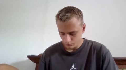 Snapshot of oscar_sssky chatting on February 19, 2025, 5:27 am Oscar online show from February 19, 2025, 5:27 am