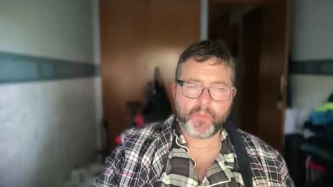 oscarbcncat online show from May 18, 2026, 4:24 pm