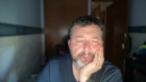 oscarbcncat online show from May 20, 2026, 3:51 pm