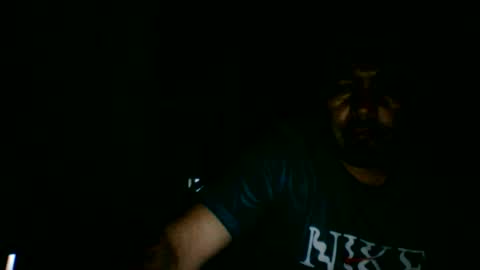 oscarjhe3512 online show from May 27, 2026, 2:19 am