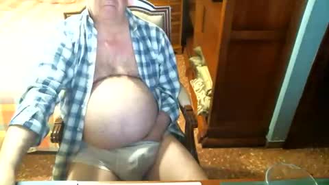 Snapshot of oscarw chatting on April 26, 2026, 4:37 pm Oscar online show from April 26, 2026, 4:37 pm