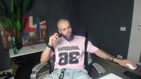 Snapshot of oscarwills chatting on June 14, 2026, 5:31 am OscarWills online show from June 14, 2026, 5:31 am