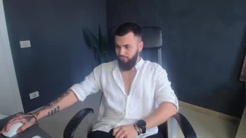 Snapshot of oscarwills chatting on July 28, 2026, 11:17 am OscarWills online show from July 28, 2026, 11:17 am