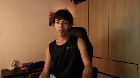 ostin 18hot online show from January 3, 2025, 9:26 pm