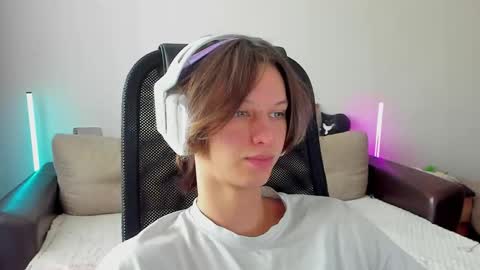 Ostin online show from February 2, 2026, 3:49 am