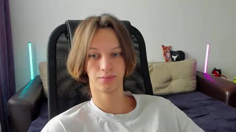 Ostin online show from March 12, 2026, 4:18 am