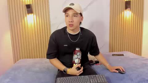 Snapshot of otto_andrew chatting on March 1, 2026, 7:27 pm Otto Andrew online show from March 1, 2026, 7:27 pm