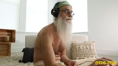 Snapshot of ottozeus chatting on April 1, 2026, 11:24 pm Otto Zeus online show from April 1, 2026, 11:24 pm