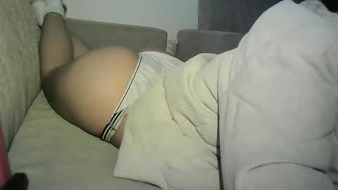 oumaimasoufaine66 online show from December 2, 2025, 5:08 pm