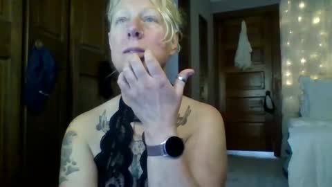 Snapshot of outdoorchicprivate chatting on March 26, 2026, 4:01 pm JJ online show from March 26, 2026, 4:01 pm