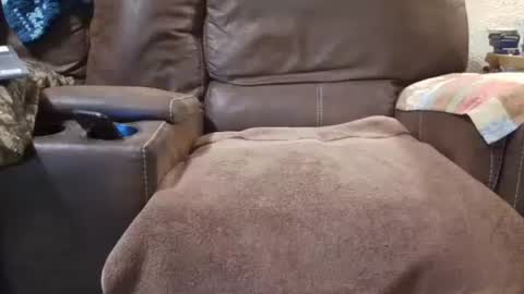 outdoorsmanmark71 online show from December 21, 2025, 9:44 pm