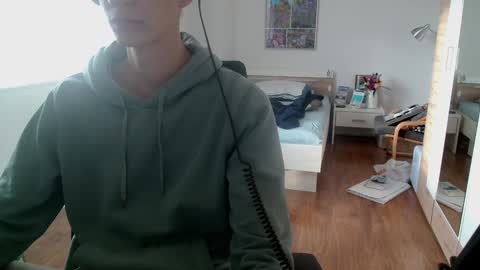 OverkneeBabe online show from December 6, 2024, 9:10 am