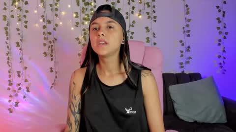 Snapshot of owenfoxx1 chatting on December 19, 2025, 5:42 pm Owen foxx online show from December 19, 2025, 5:42 pm