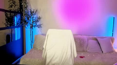 Oxy Foxie online show from March 29, 2026, 5:35 pm