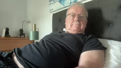 Snapshot of ozhairybearxxxx chatting on December 11, 2024, 7:25 pm ozhairybearxxxx online show from December 11, 2024, 7:25 pm