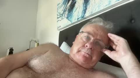 Snapshot of ozhairybearxxxx chatting on December 12, 2024, 3:43 am ozhairybearxxxx online show from December 12, 2024, 3:43 am