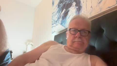 Snapshot of ozhairybearxxxx chatting on December 17, 2024, 11:28 am ozhairybearxxxx online show from December 17, 2024, 11:28 am