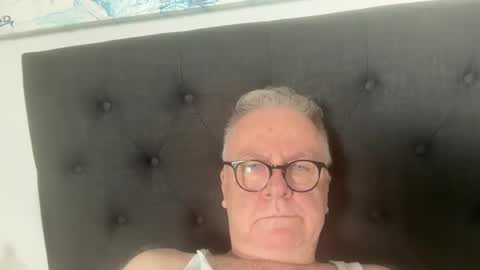 Snapshot of ozhairybearxxxx chatting on January 7, 2025, 4:18 am ozhairybearxxxx online show from January 7, 2025, 4:18 am