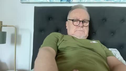 Snapshot of ozhairybearxxxx chatting on November 4, 2025, 11:15 pm ozhairybearxxxx online show from November 4, 2025, 11:15 pm