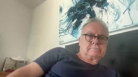 ozhairybearxxxx online show from April 13, 2026, 4:40 am