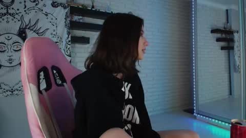 Snapshot of p0rsche911 chatting on December 10, 2024, 3:33 pm Alice online show from December 10, 2024, 3:33 pm