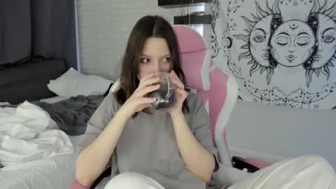 Snapshot of p0rsche911 chatting on March 12, 2025, 12:10 am Alice online show from March 12, 2025, 12:10 am