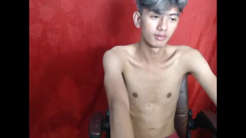 p1noytwink_xel online show from May 13, 2026, 5:32 pm
