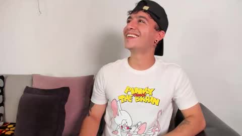 Snapshot of p_jhon chatting on November 27, 2025, 2:57 am P online show from November 27, 2025, 2:57 am