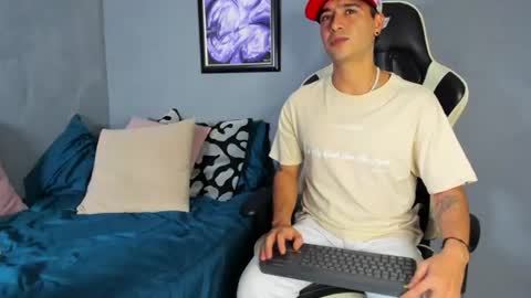 Snapshot of p_jhon chatting on June 21, 2026, 1:30 am P online show from June 21, 2026, 1:30 am