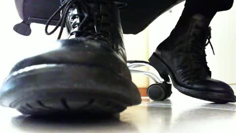 Snapshot of pablomenesssl chatting on February 16, 2025, 2:10 pm Pablo Meness online show from February 16, 2025, 2:10 pm