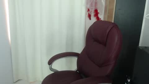paiper online show from June 3, 2026, 6:02 pm