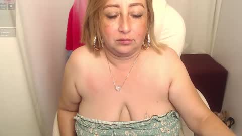 Snapshot of paiper_halliwey_ chatting on February 10, 2025, 8:31 pm paiper online show from February 10, 2025, 8:31 pm