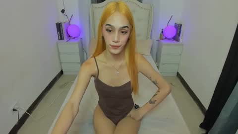 tiny girl wth big one online show from October 19, 2025, 7:42 am