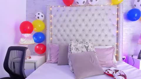 Snapshot of pamelamiler_ chatting on July 15, 2026, 12:43 pm TELL ME PAMELLA AND GIVE ME A GOOD GRADE ITS IMPORTANT online show from July 15, 2026, 12:43 pm