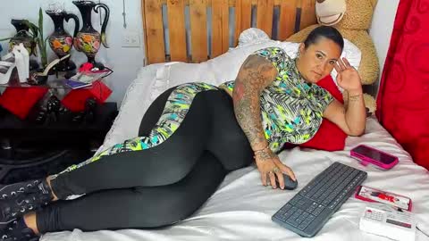 Pamela online show from November 4, 2025, 7:57 pm