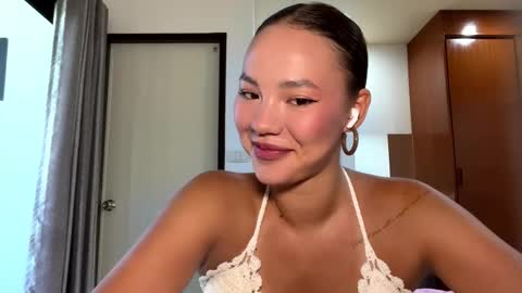 Kamila online show from March 26, 2026, 5:13 am