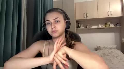 Lia online show from July 9, 2026, 8:46 pm