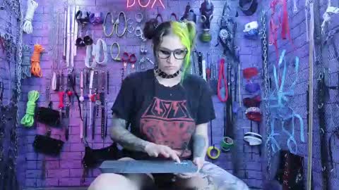 PandoraNez online show from February 14, 2025, 5:09 am