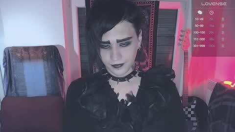 In bio online show from October 28, 2025, 10:45 pm