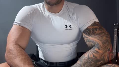 Snapshot of panther_style chatting on October 25, 2025, 7:38 am Oleg online show from October 25, 2025, 7:38 am