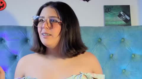 Paola Lyon online show from November 14, 2025, 5:22 pm