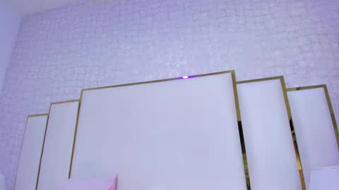 Paola  online show from November 10, 2025, 11:31 am