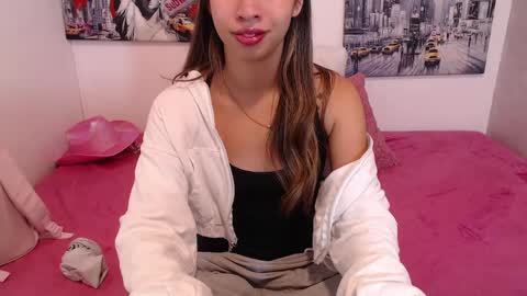 Snapshot of paolabotero chatting on May 27, 2026, 11:18 am Paola online show from May 27, 2026, 11:18 am