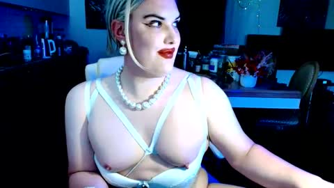 Snapshot of paoladoll chatting on June 8, 2026, 1:44 pm Sarina Williams online show from June 8, 2026, 1:44 pm