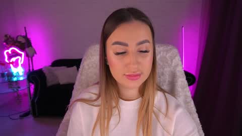 Lia online show from December 22, 2024, 1:55 pm