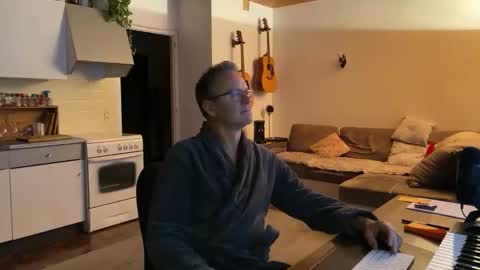 Snapshot of papa_show chatting on December 23, 2024, 9:29 pm papa_show online show from December 23, 2024, 9:29 pm