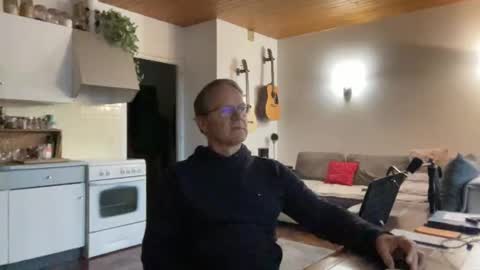 Snapshot of papa_show chatting on January 27, 2025, 3:18 pm papa_show online show from January 27, 2025, 3:18 pm