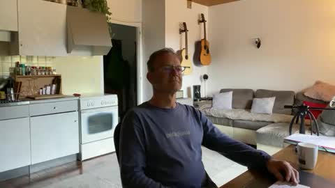 Snapshot of papa_show chatting on February 27, 2025, 9:32 am papa_show online show from February 27, 2025, 9:32 am