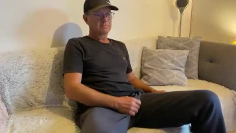 Snapshot of papa_show chatting on October 13, 2025, 7:41 am papa_show online show from October 13, 2025, 7:41 am